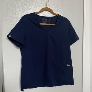 FIGS Casma two-pocket scrub top